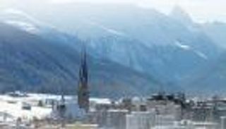 قصة "دافوس".. 5 عقود من حمل هموم السياسة على قلب "رجل واحد"