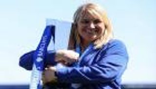 أول جائزة في العهد الجديد.. من هي سيدة تشيلسي التي تفوقت على توخيل؟