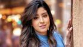 أيتن عامر تتألق بالأسود في جلسة تصوير جديدة (صور)