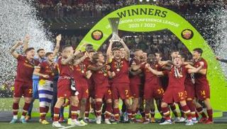 فيديو تتويج واحتفالات روما الإيطالي بلقب دوري المؤتمر الأوروبي