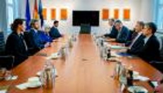 عبدالله بن زايد يبحث مع وزير المالية الألماني "العلاقات الاستراتيجية"