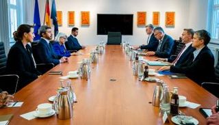 الشيخ عبدالله بن زايد آل نهيان يلتقي وزير المالية الألماني