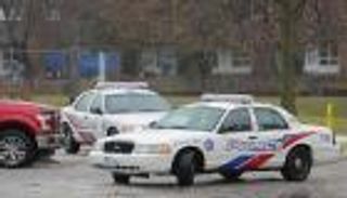 كندا تغلق عدة مدارس في تورنتو بعد رصد مسلح