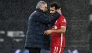 نهائي دوري المؤتمر.. هل تعمد محمد صلاح تجاهل مورينيو؟