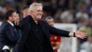 مورينيو بطلها.. 6 أرقام استثنائية في ليلة تتويج روما