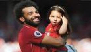 رغم لقطات مكة محمد صلاح.. "ملائكة الملاعب" مشاهد يرفضها اليويفا