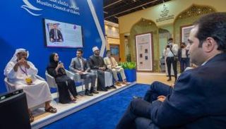 جانب من الجلسة الحوارية في معرض أبوظبي الدولي للكتاب