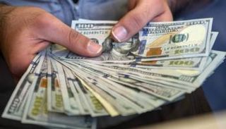 التحويلات الدولارية تدعم الجنيه المصري 