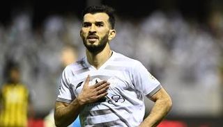 أمير سعيود من مباراة الطائي والاتحاد في الدوري السعودي