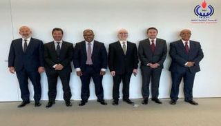 رئيس المؤسسة الوطنية للنفط ومدير الشركة الاسبانية 