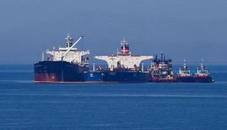 السفينتان في مياه الخليج -أرشيفية