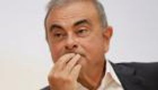 عاد للأضواء بنشرة حمراء.. قضاء لبنان يستجوب كارلوس غصن