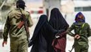 "أطفال داعش" بمخيمات الاعتقال.. قنابل موقوتة تنتظر الانفجار