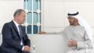 رئيس دولة الإمارات يستقبل وزير الدفاع التركي