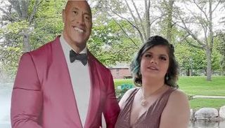 ذا روك وإحدى المعجبات