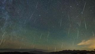 مركز الفلك الدولي التقط 1500 صورة من سماء الإمارات لزخة الشهب 