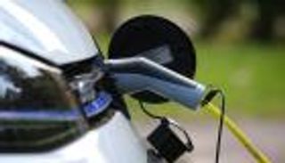 تعرف على الطريقة الصحيحة لشحن بطارية السيارة الكهربائية