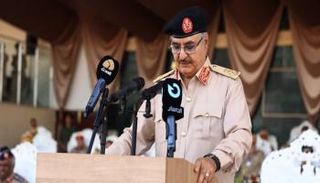 المُشير خليفة حفتر في حفل تخريج الدفعة الـ 54 بالكلية العسكرية - توكرة