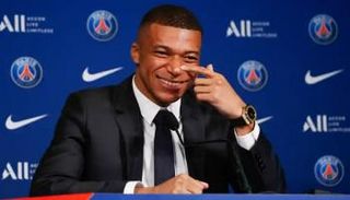 كيليان مبابي لاعب باريس سان جيرمان