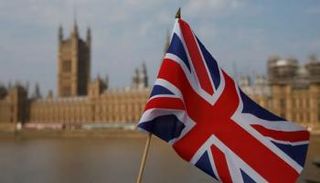 بريطانيا تبدأ إجراءات إبعاد المهاجرين غير الشرعيين