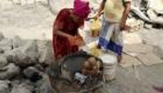 خبز برائحة الحرب.. يمنيات على طريق الكفاح