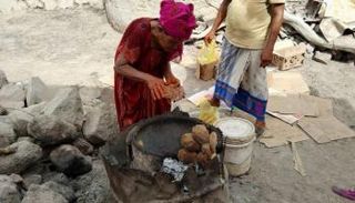 مهنة صنع وبيع الخبر التقليدي ما زالت رائجة باليمن