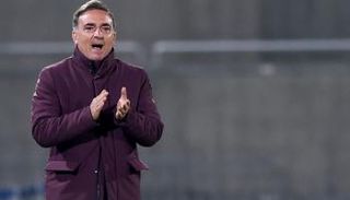 البرتغالي كارلوس كارفالهال مدرب الوحدة الإماراتي