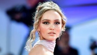 ليلي روز ديب ابنه الممثل الأمريكي جوني ديب والنجمة الفرنسيّة فانيسا بارادي