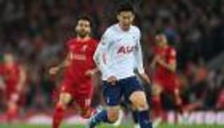 بسبب سون.. محمد صلاح يفجر الجدل في مصر (صور)