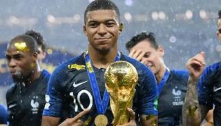 كيليان مبابي بطل كأس العالم