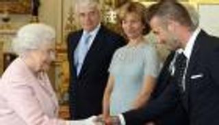 تحب الخيول وارتبطت بـ4 فرق.. من تشجع الملكة إليزابيث في إنجلترا؟