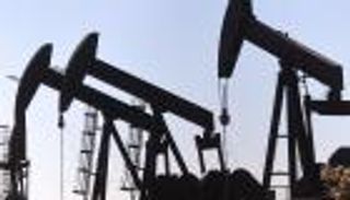 النفط يرتفع مع الحظر الأوروبي وفتح شنغهاي.. كم سعر البرميل؟