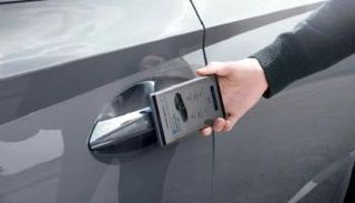المفتاح الإلكتروني للسيارة