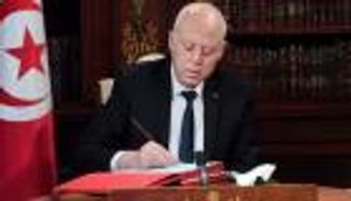 نفاد صبر "قيس".. كيف عزل رئيس تونس 57 قاضيا بـ"القانون"؟