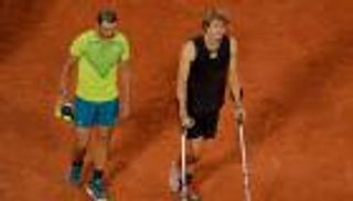 صراخ شديد وروح رياضية.. إصابة زفيريف أمام نادال تخطف الأنظار (فيديو)