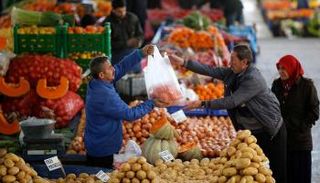 التضخم في تركيا يقفز لذروة تسعينات القرن الماضي