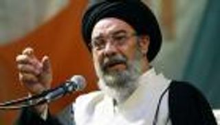 إصابة ممثل خامنئي في أصفهان.. هجوم غامض