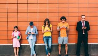 الأشخاص طوال القامة أكثر عرضة للإصابة بـ100 مشكلة صحية