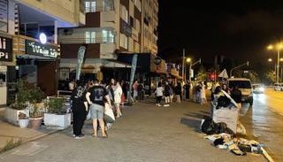 السكان في الشوارع بعد الزلزالين