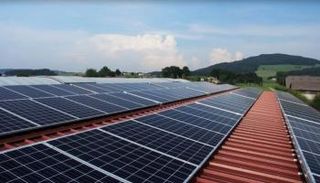 ألواح طاقة شمسية