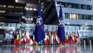 الانضمام للناتو.. دعم أمريكي لفنلندا ومشاكل داخلية بالسويد