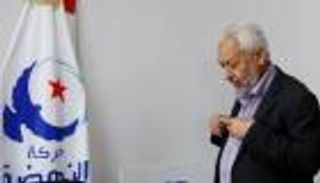 "ارحل" بوجه الإخوان.. أهالي الجنوب التونسي يطردون الغنوشي