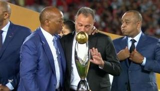 الخطيب قبل مراسم تتويج الوداد بدوري أبطال أفريقيا