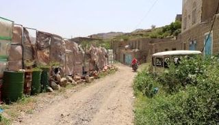 مشهد من خط الحصار شرق تعز 