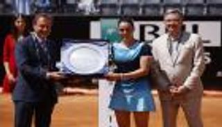 بعدما اقتحمت مربع الكبار.. كم حصدت أنس جابر في عالم التنس؟