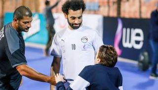 محمود الصايغ خلال حديثه مع محمد صلاح