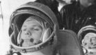 الملهمون العشرة.. قصة أصحاب السبق في ملامسة النجوم