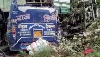 سقوط حافلة في واد بالهند