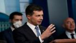 "أعراض خفيفة".. إصابة وزير النقل الأمريكي بكورونا