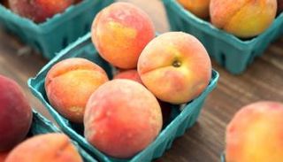 صناديق من الخوخ - أرشيفية